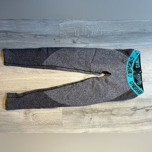 Gym shark leggings